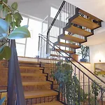 Hirschmugl Domaene Seggau Gmbh *