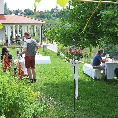 Lägenhet Hirschmugl Domaene Seggau Gmbh *