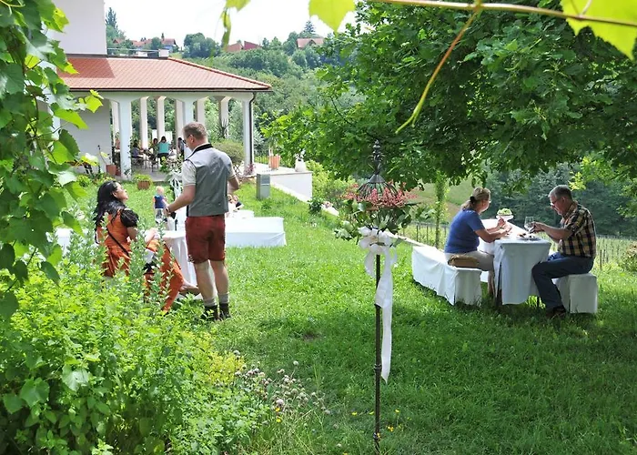 Apartment Hirschmugl Domaene Seggau Gmbh *